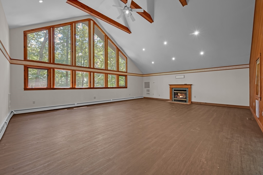 6 Laurelwood Dr