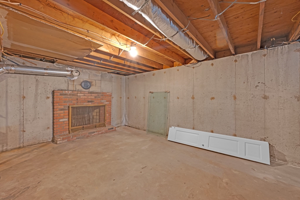 6 Laurelwood Dr