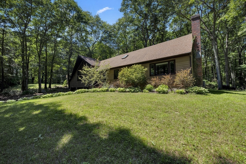 6 Laurelwood Dr