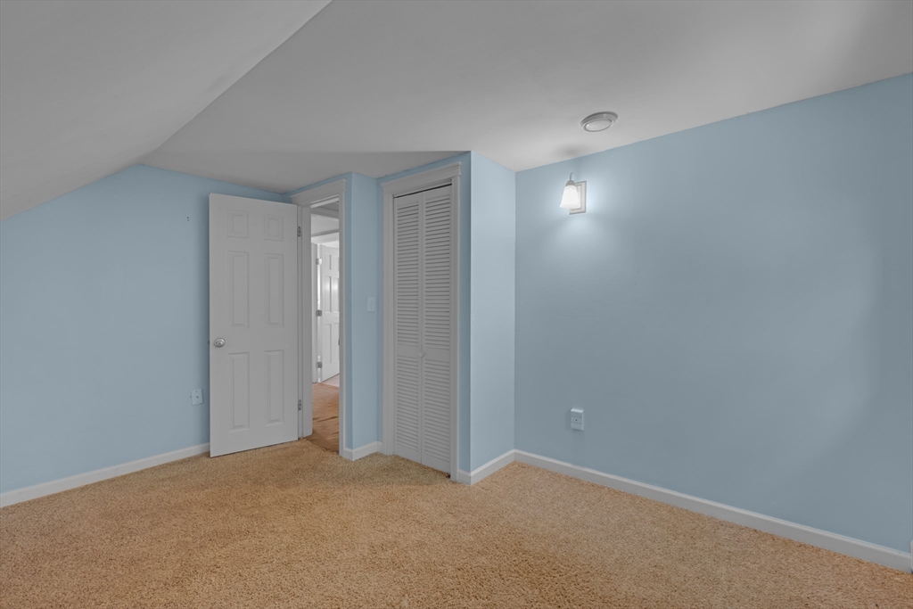 6 Laurelwood Dr