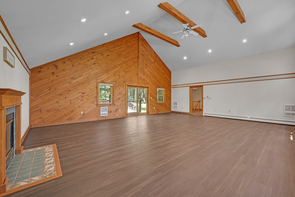 6 Laurelwood Dr