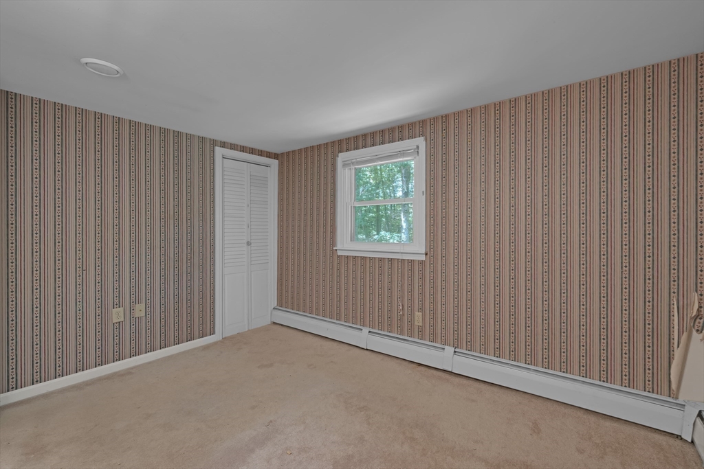6 Laurelwood Dr