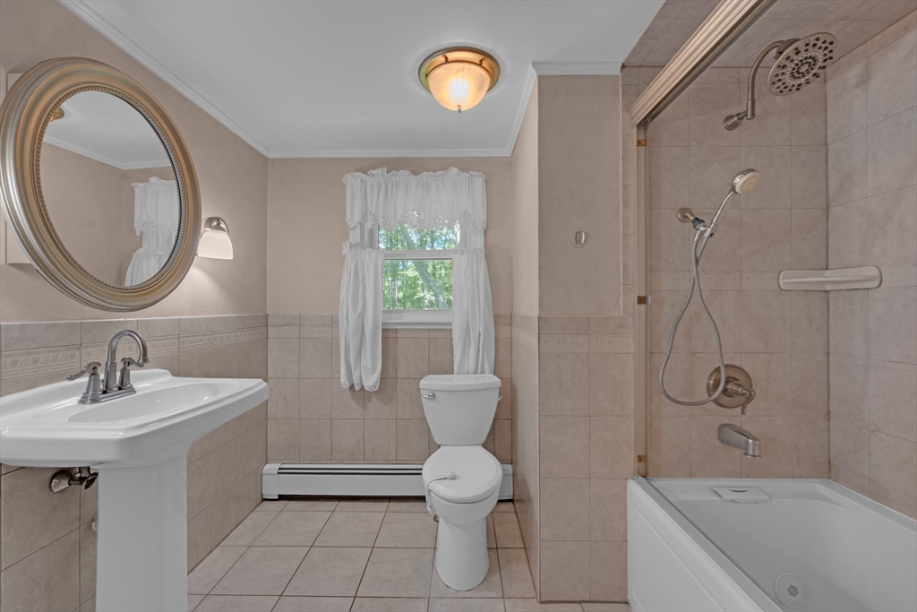6 Laurelwood Dr