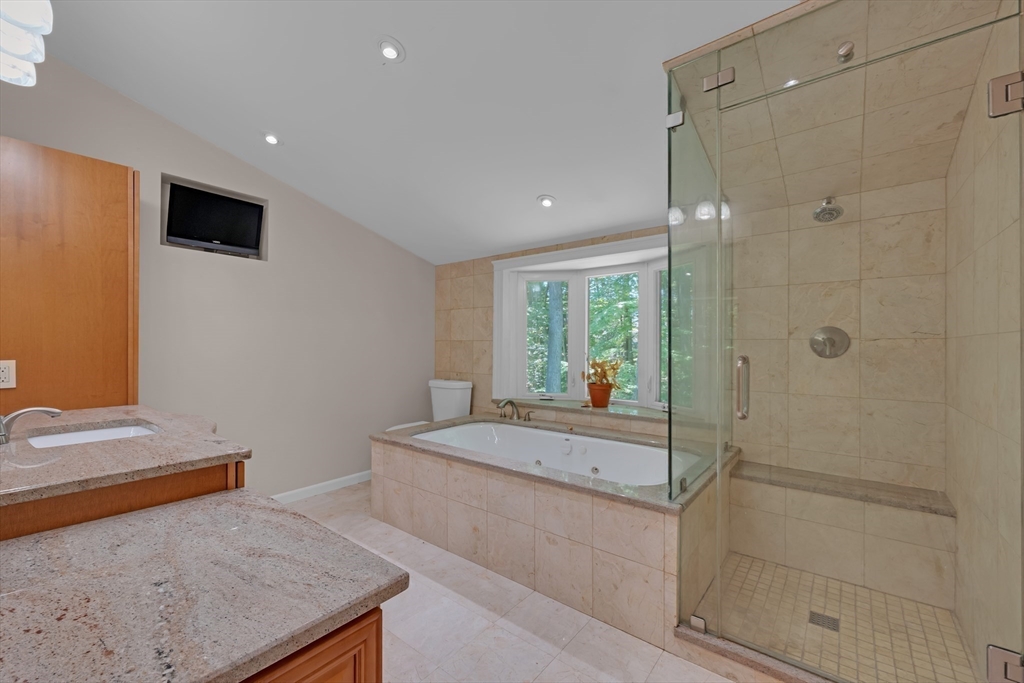 6 Laurelwood Dr