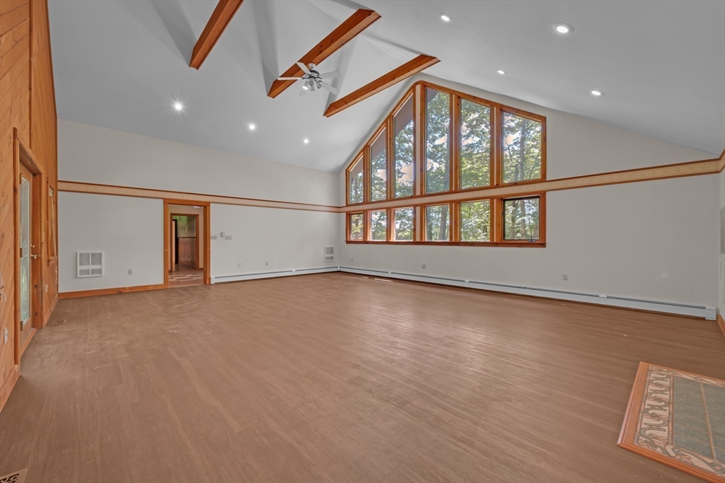6 Laurelwood Dr