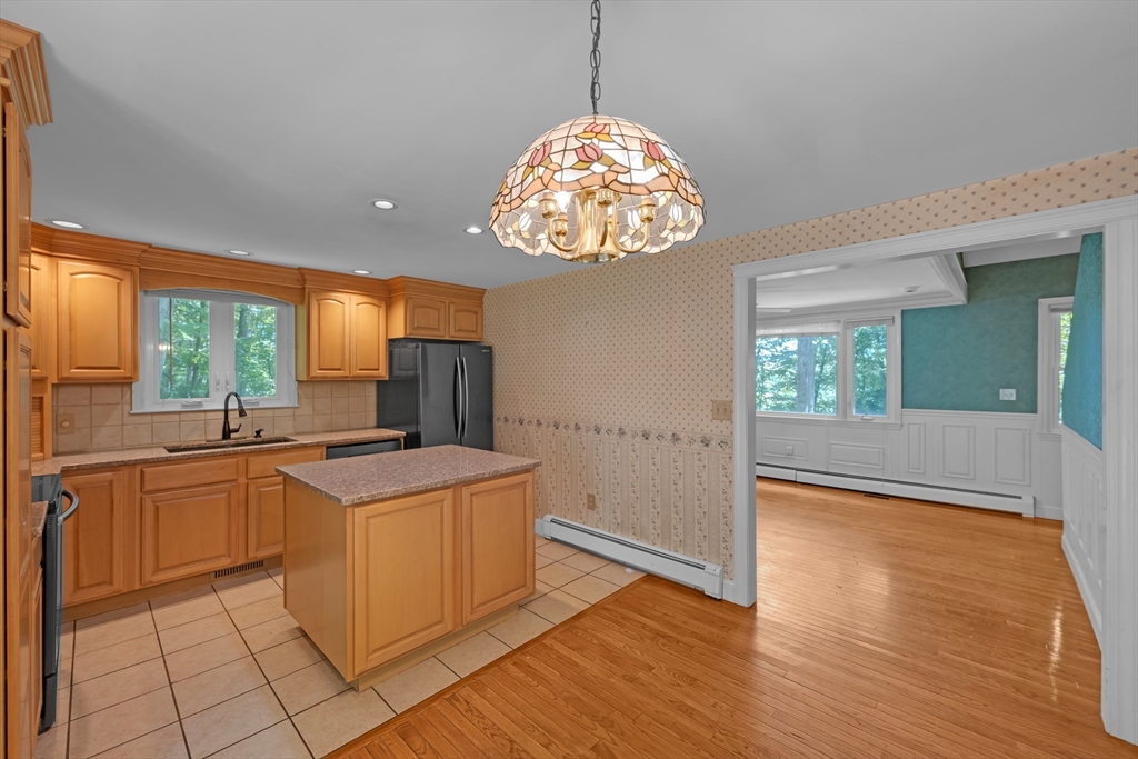 6 Laurelwood Dr