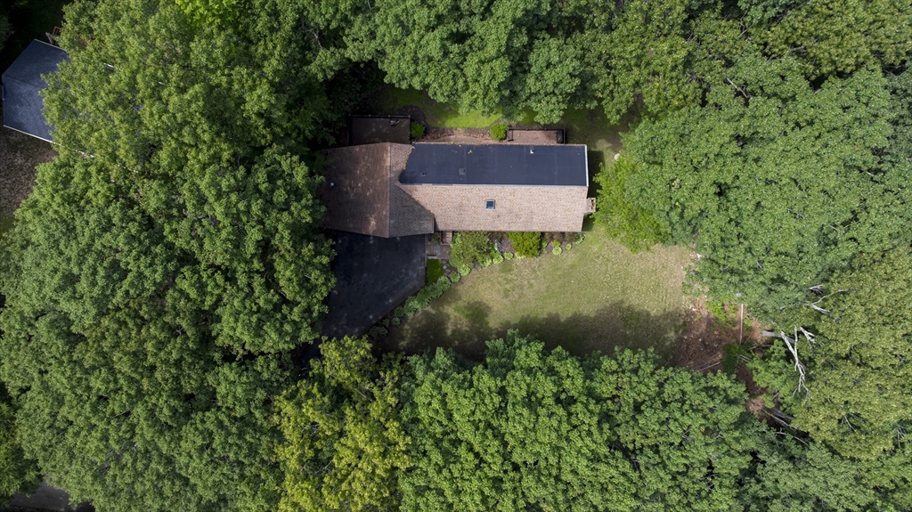 6 Laurelwood Dr