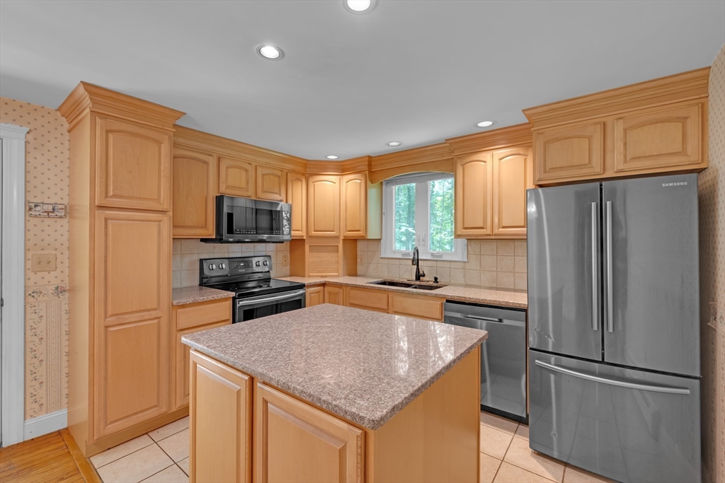 6 Laurelwood Dr