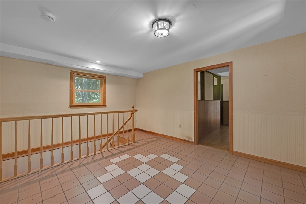 6 Laurelwood Dr