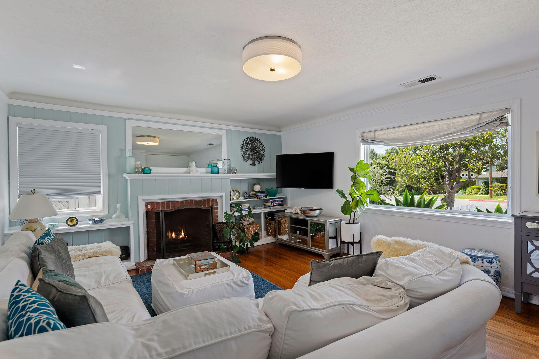 2901 Valencia Drive
