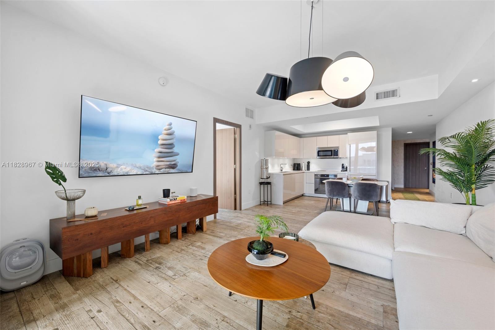 1010 Brickell Ave # 3411