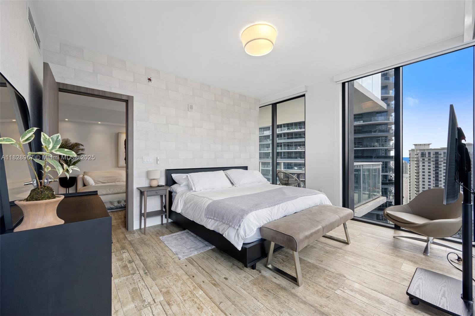 1010 Brickell Ave # 3411