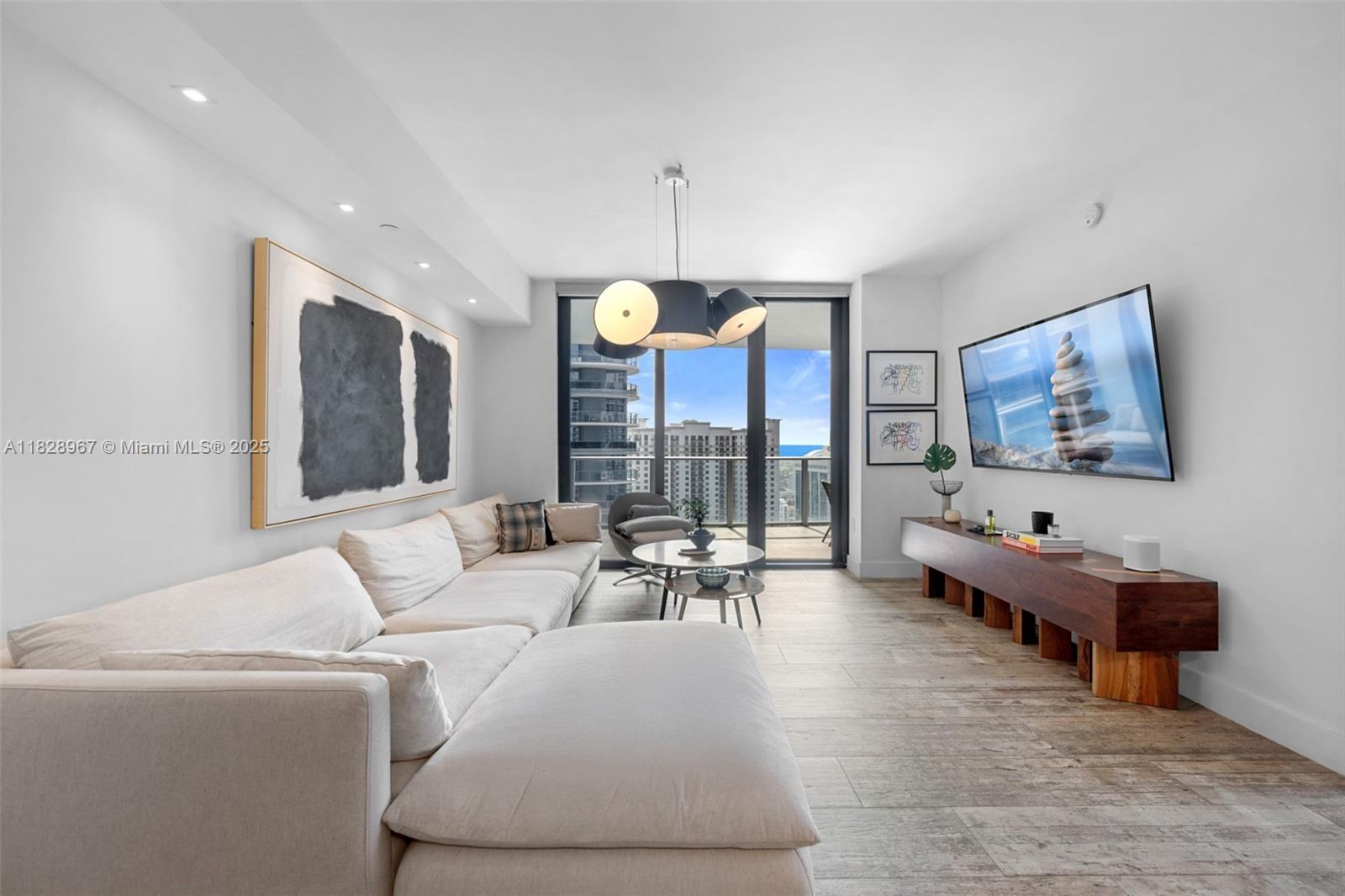 1010 Brickell Ave # 3411