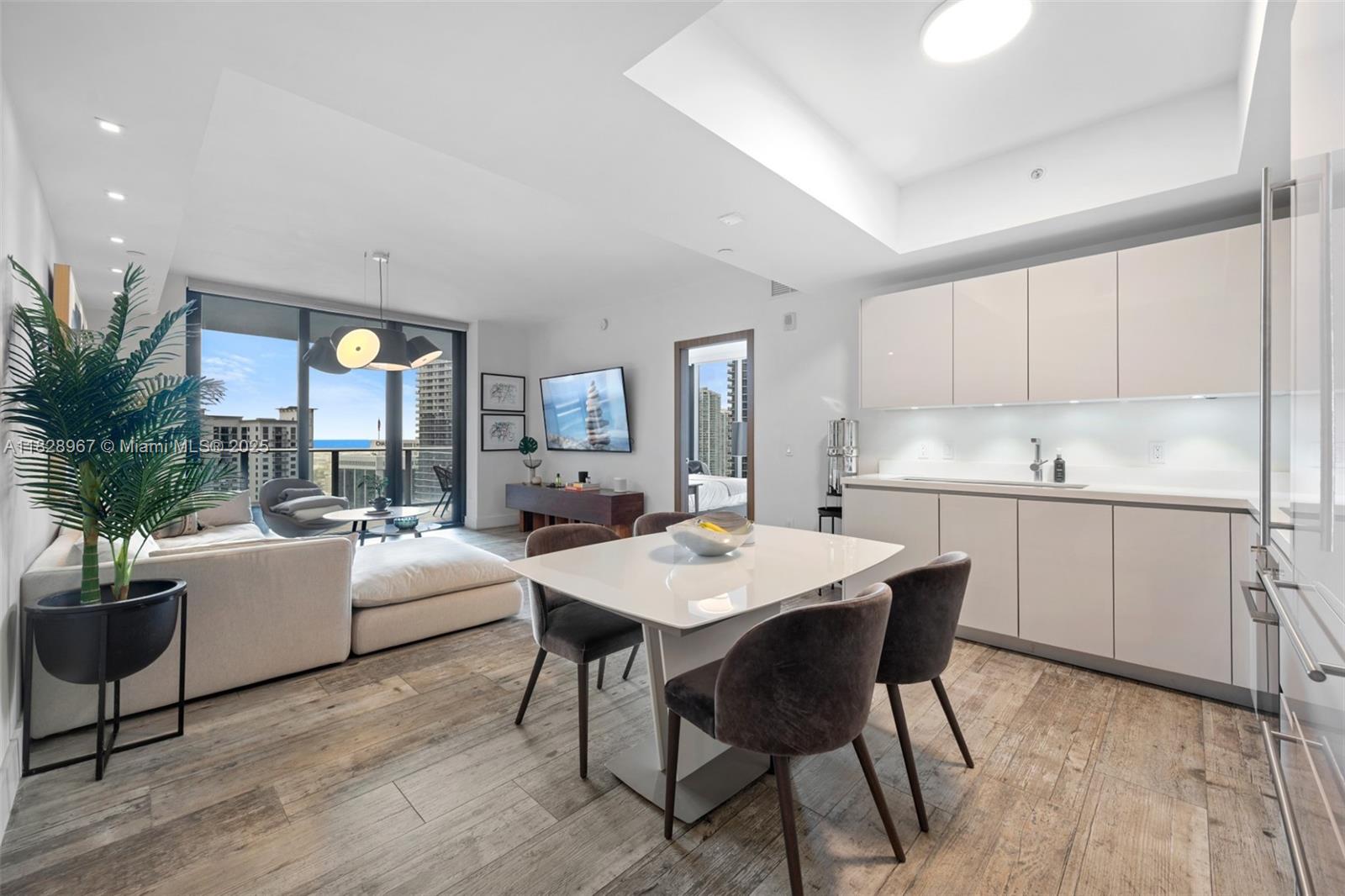 1010 Brickell Ave # 3411