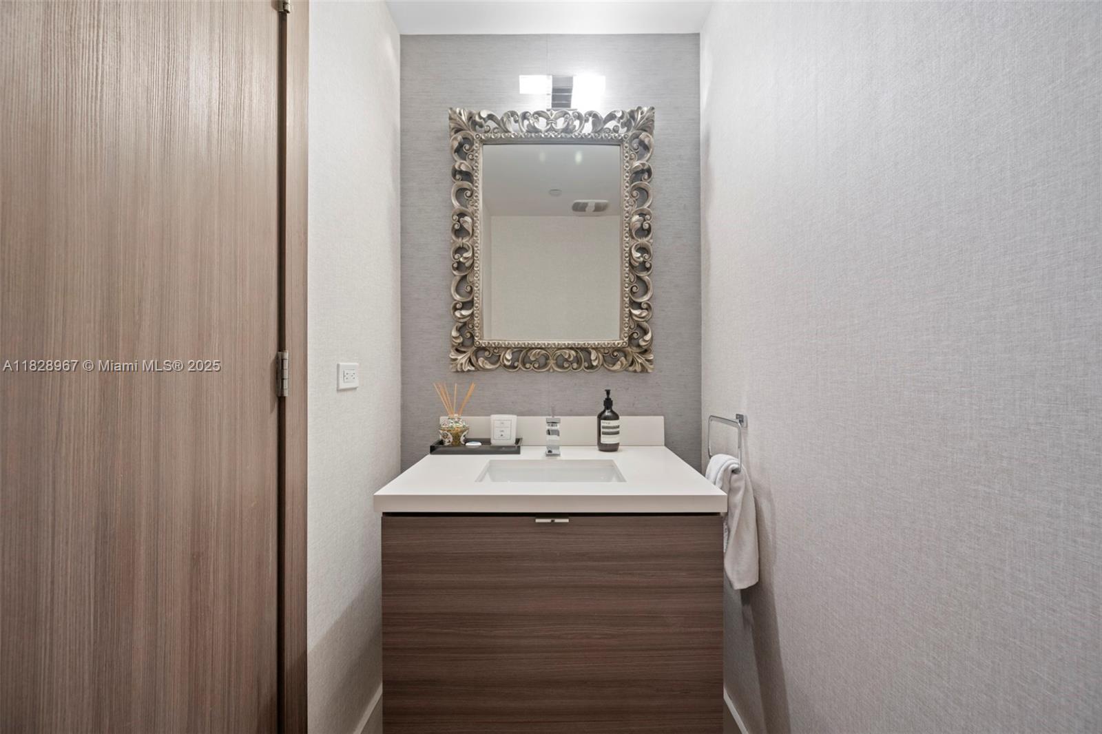 1010 Brickell Ave # 3411