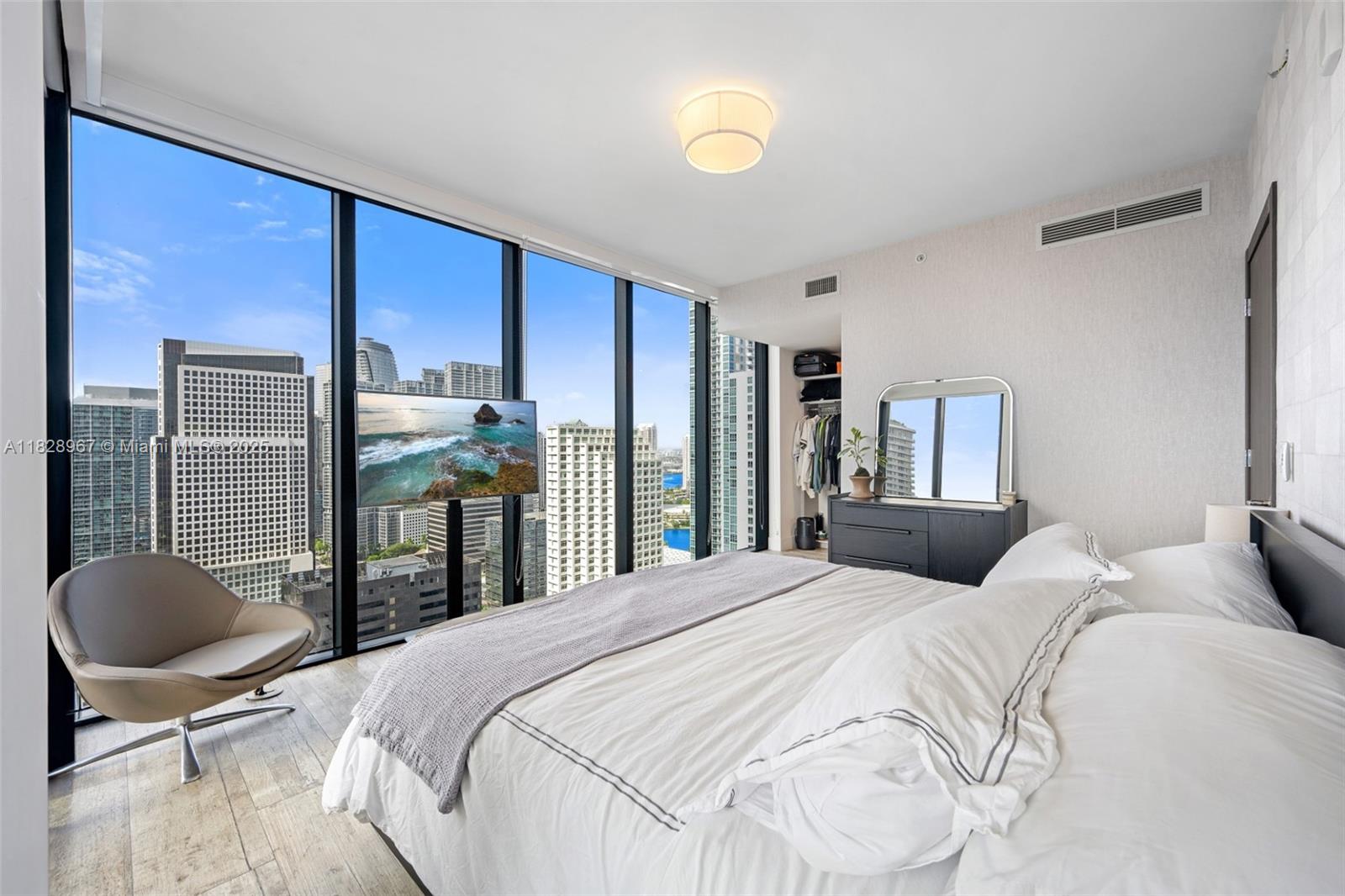 1010 Brickell Ave # 3411