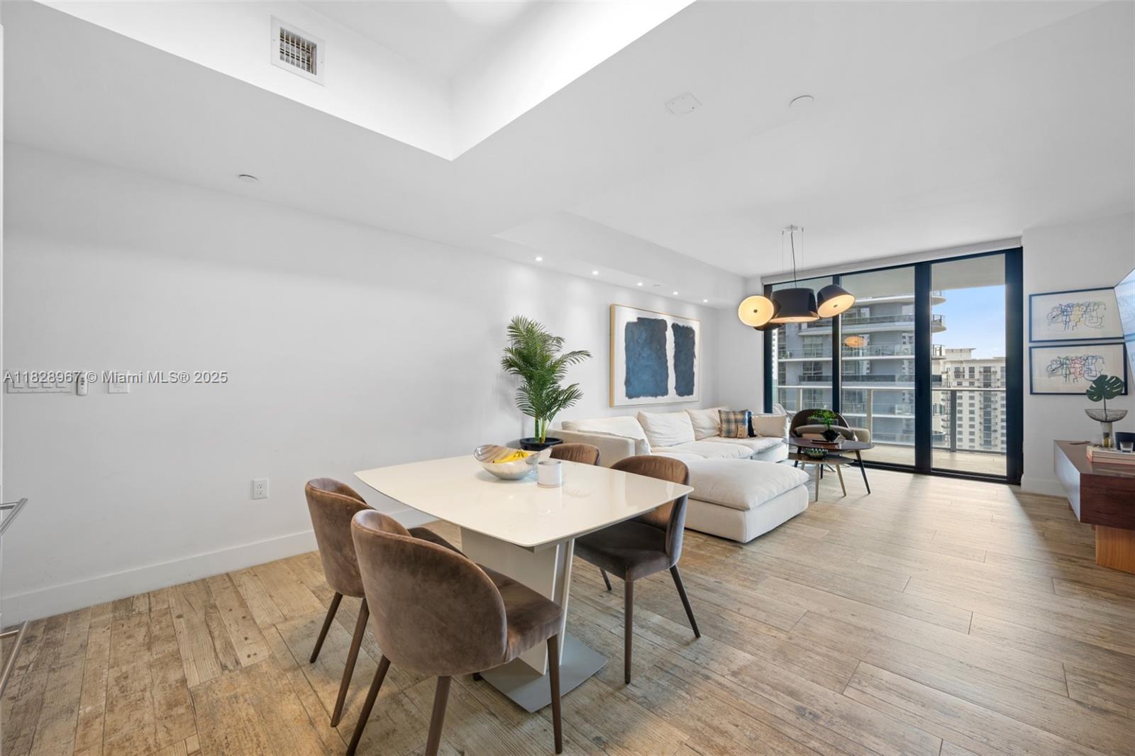 1010 Brickell Ave # 3411