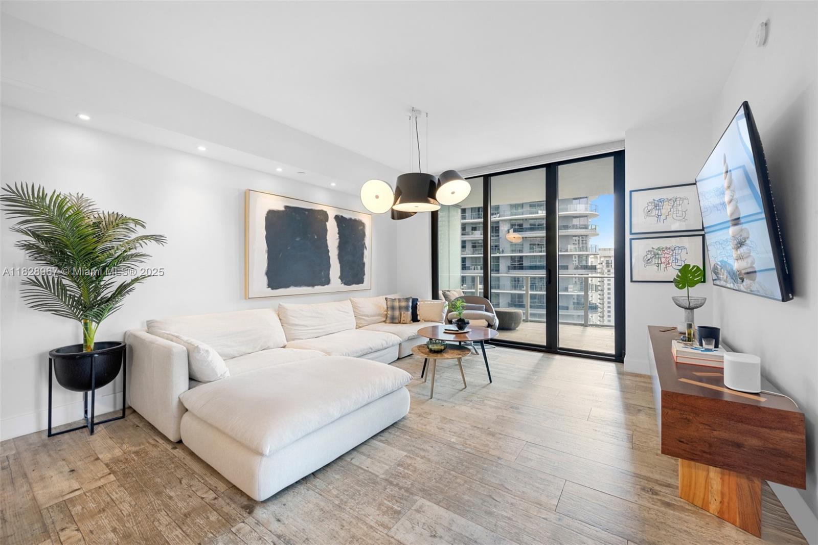 1010 Brickell Ave # 3411