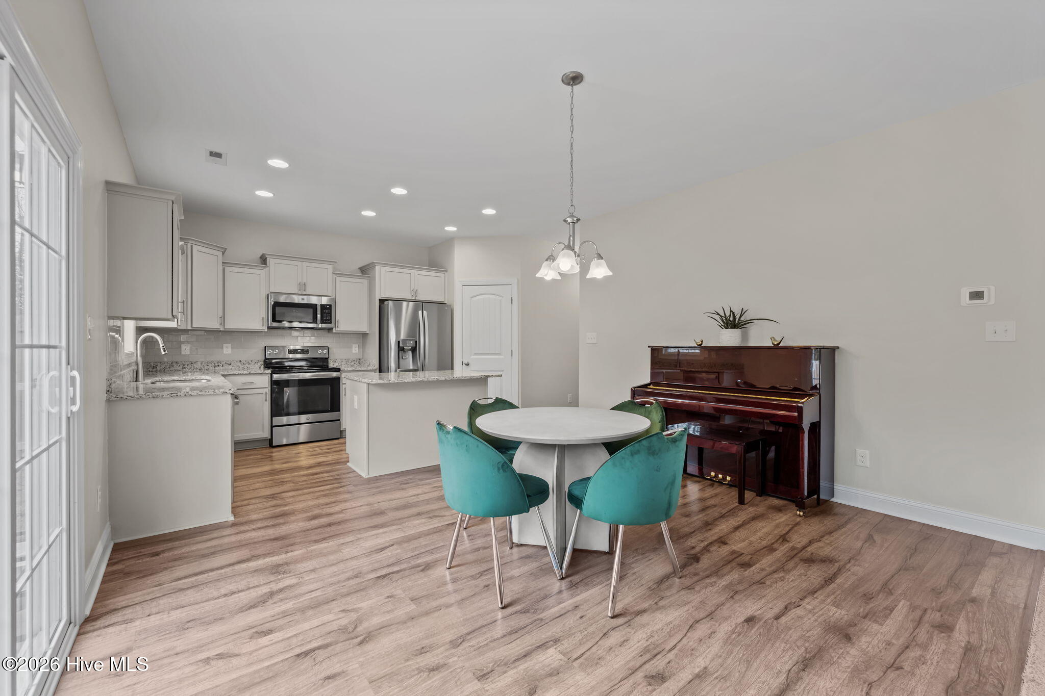 535 White Shoal Way