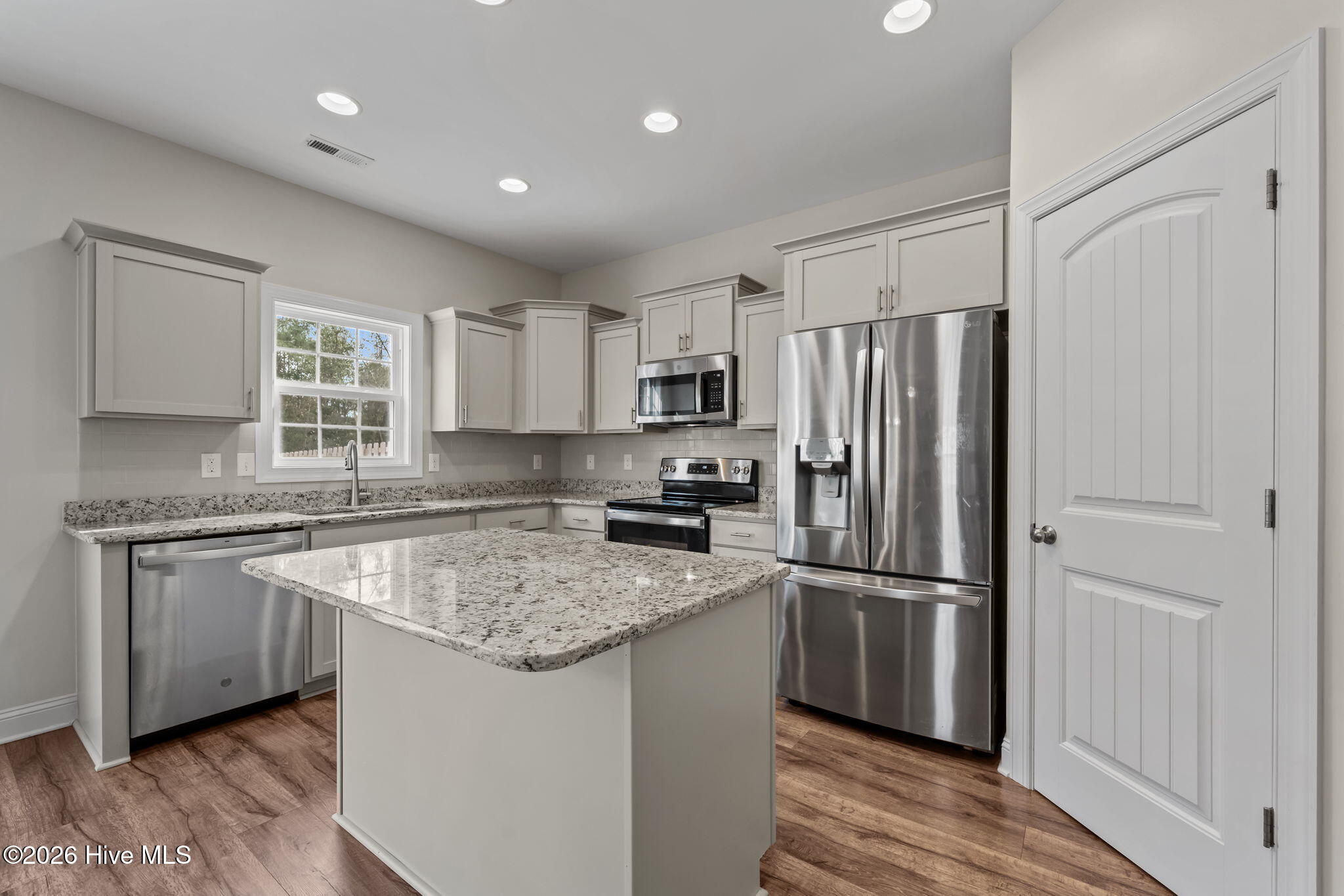 535 White Shoal Way