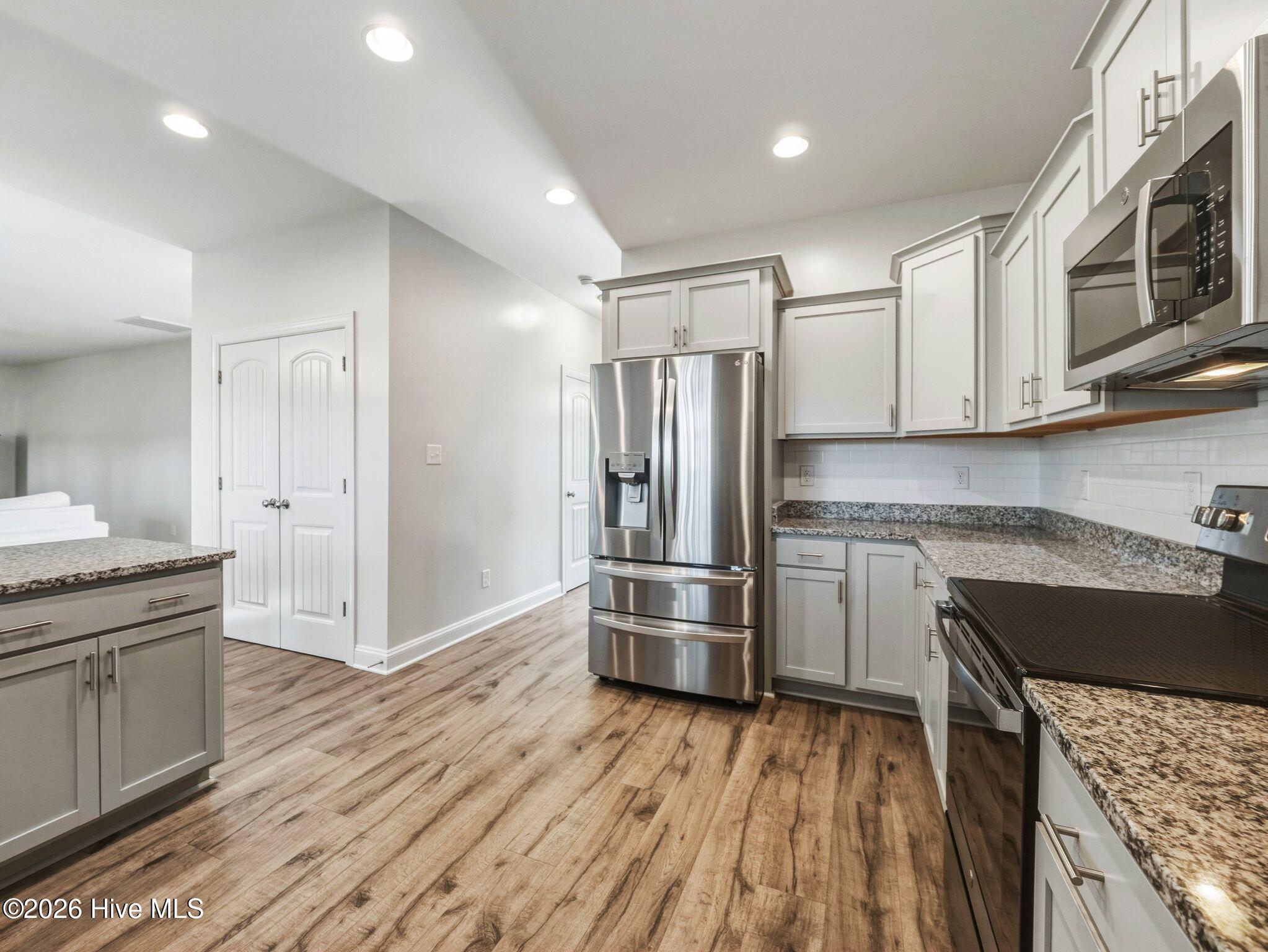 519 White Shoal Way