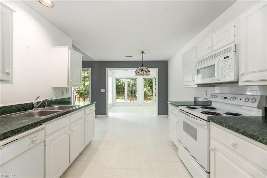 4012 Thorncrest Drive