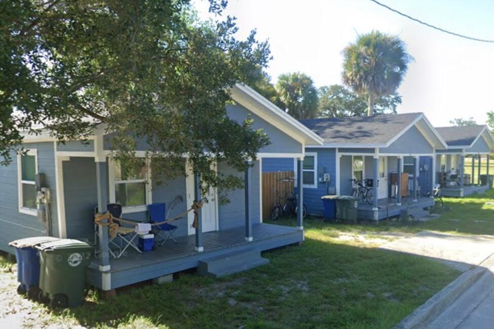 909 Avenue B