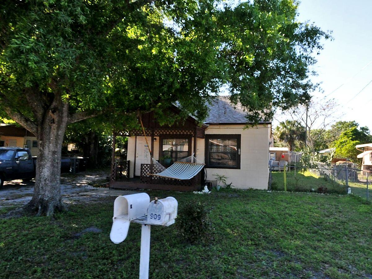 909 S 15th Street