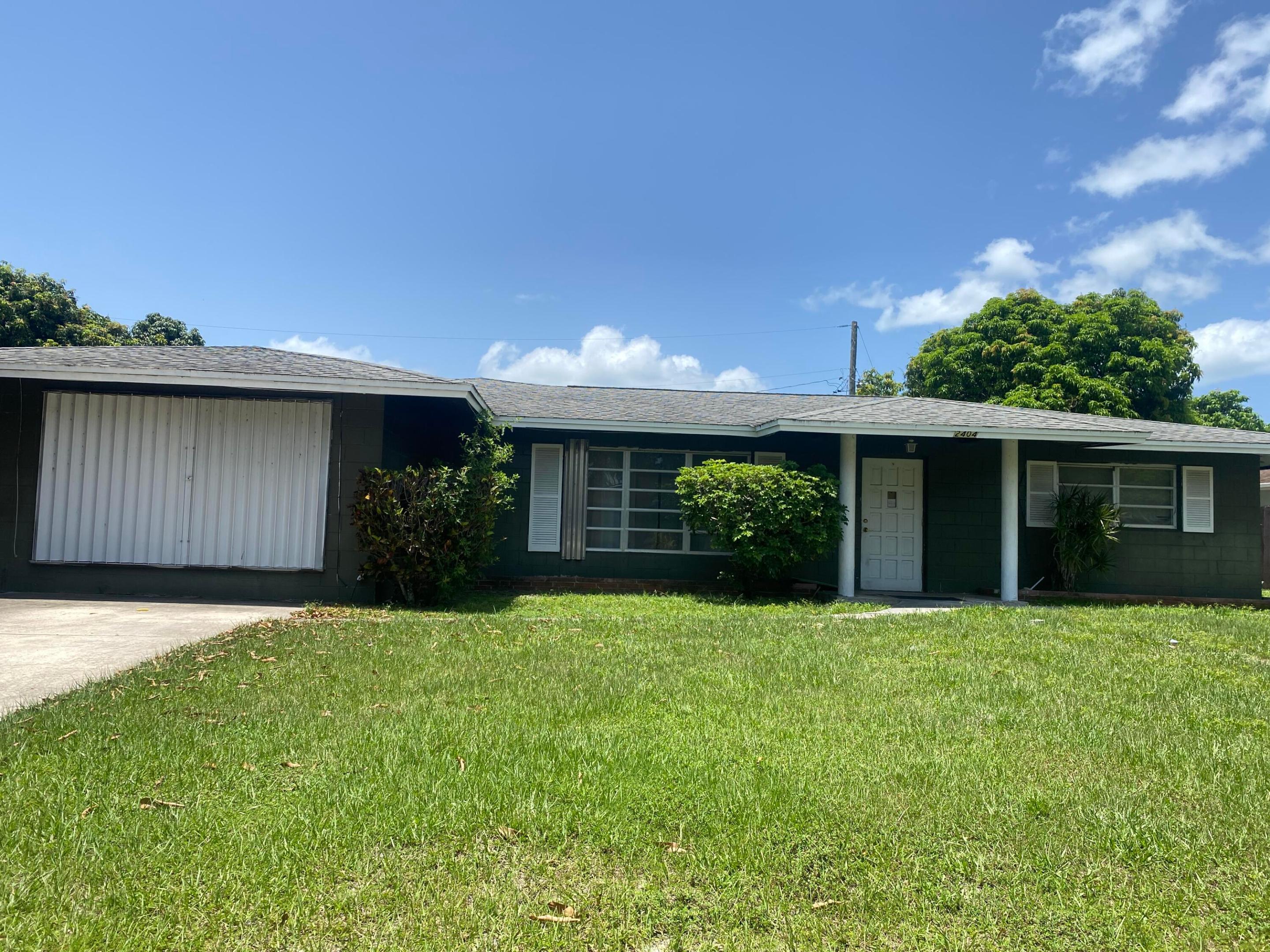 2404 Holiday Court