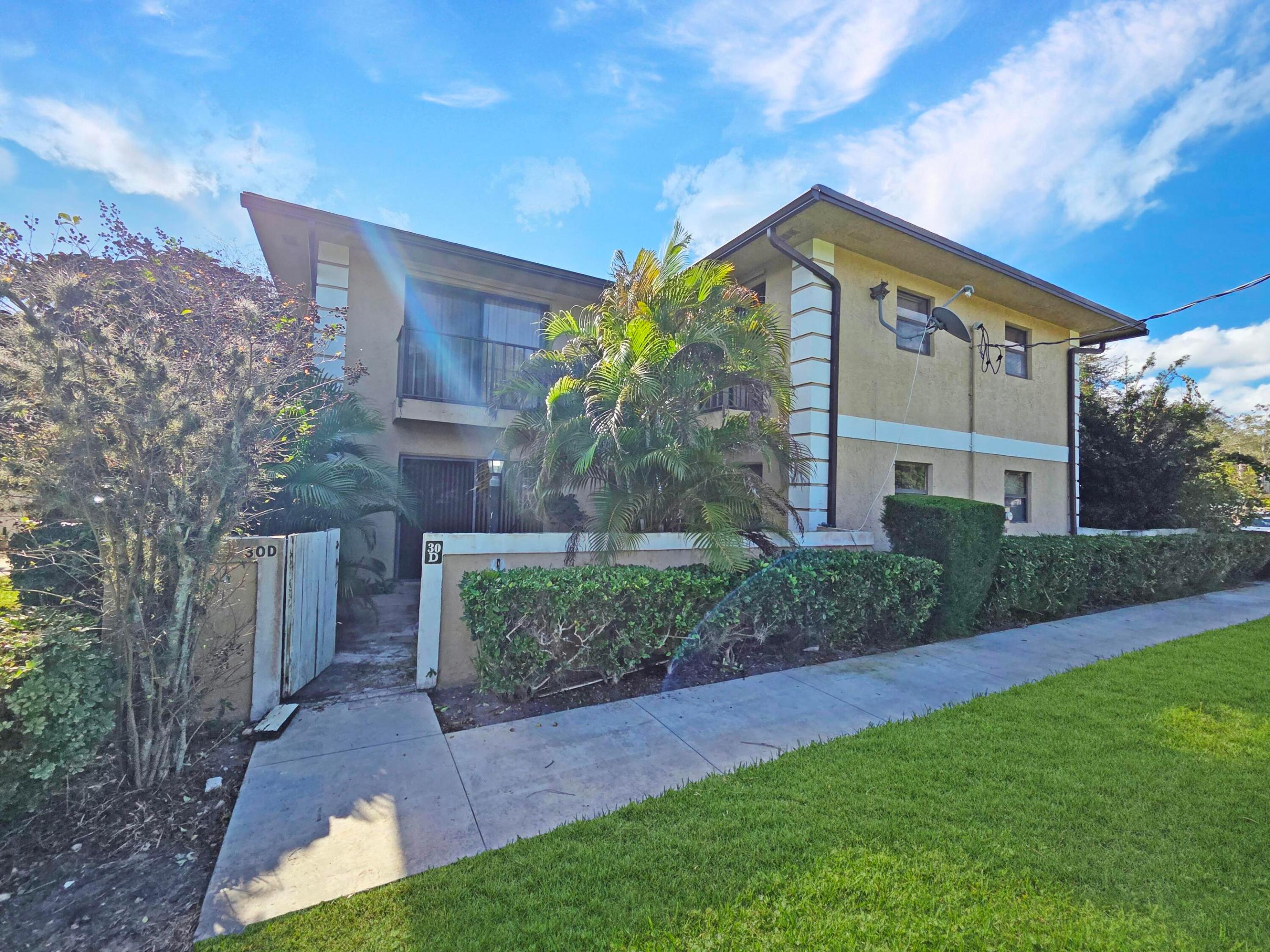 1482 N Lawnwood Circle 30-D