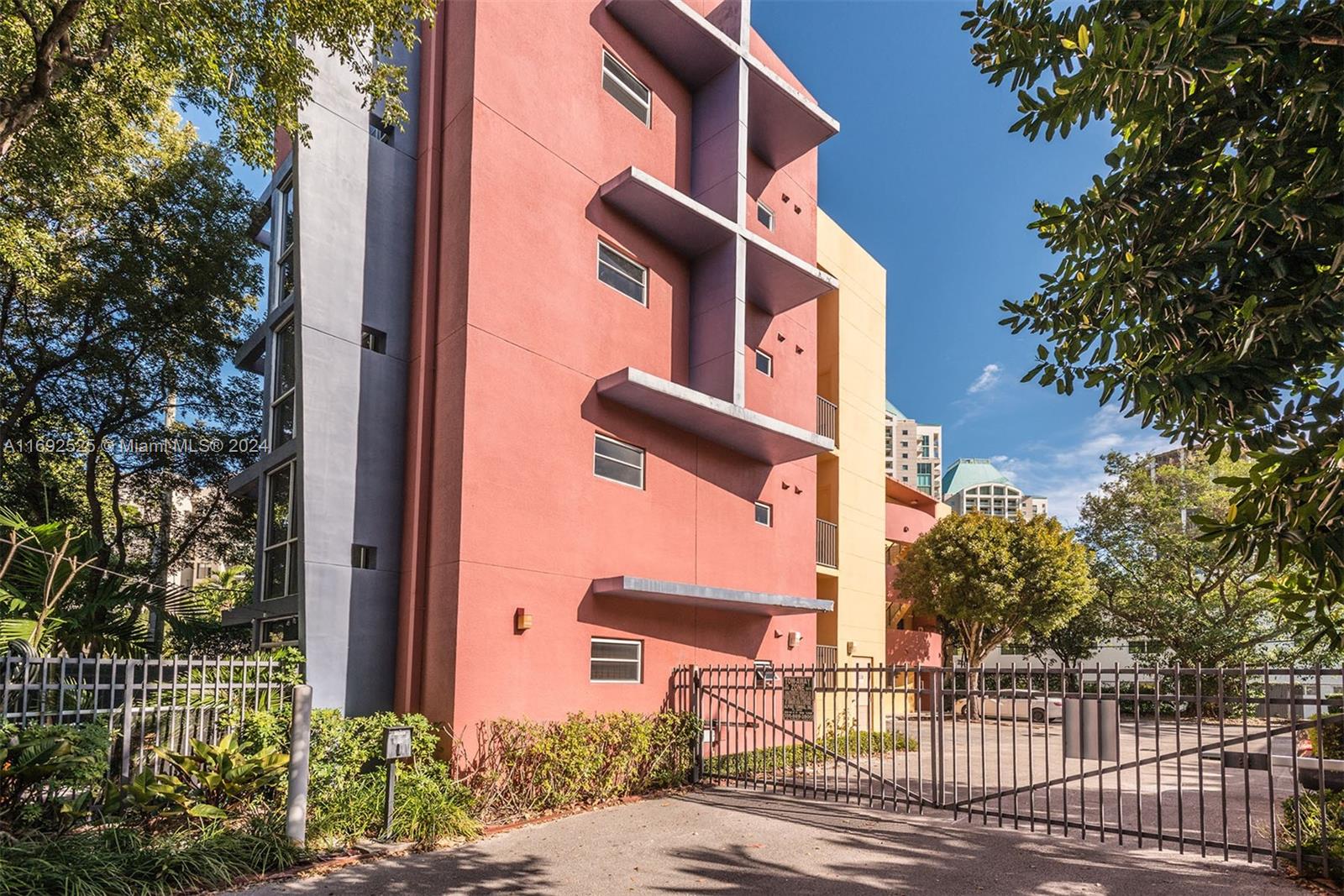 2756 Day Ave # 201