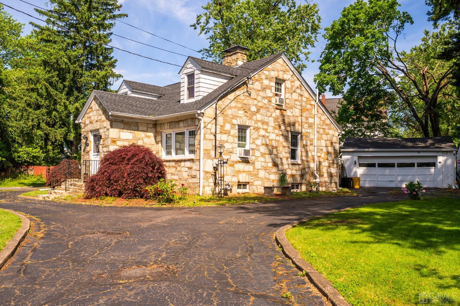 136-136 Glendale Drive