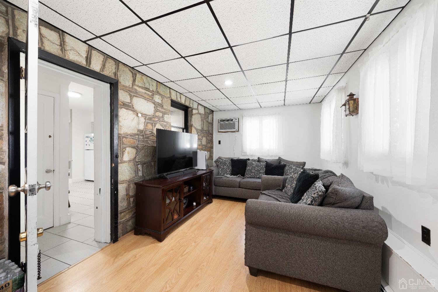 136-136 Glendale Drive