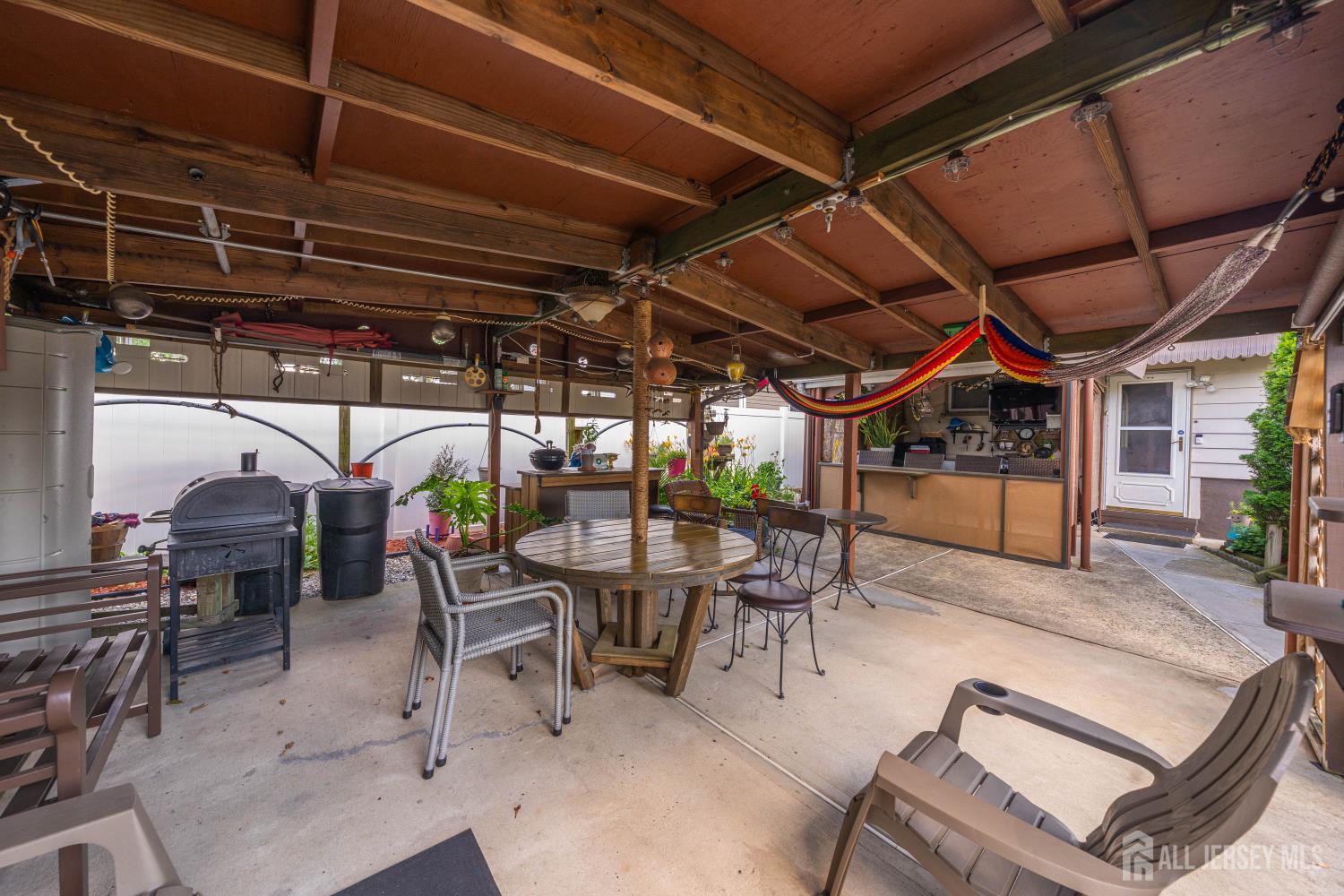 2046 Barnett Street