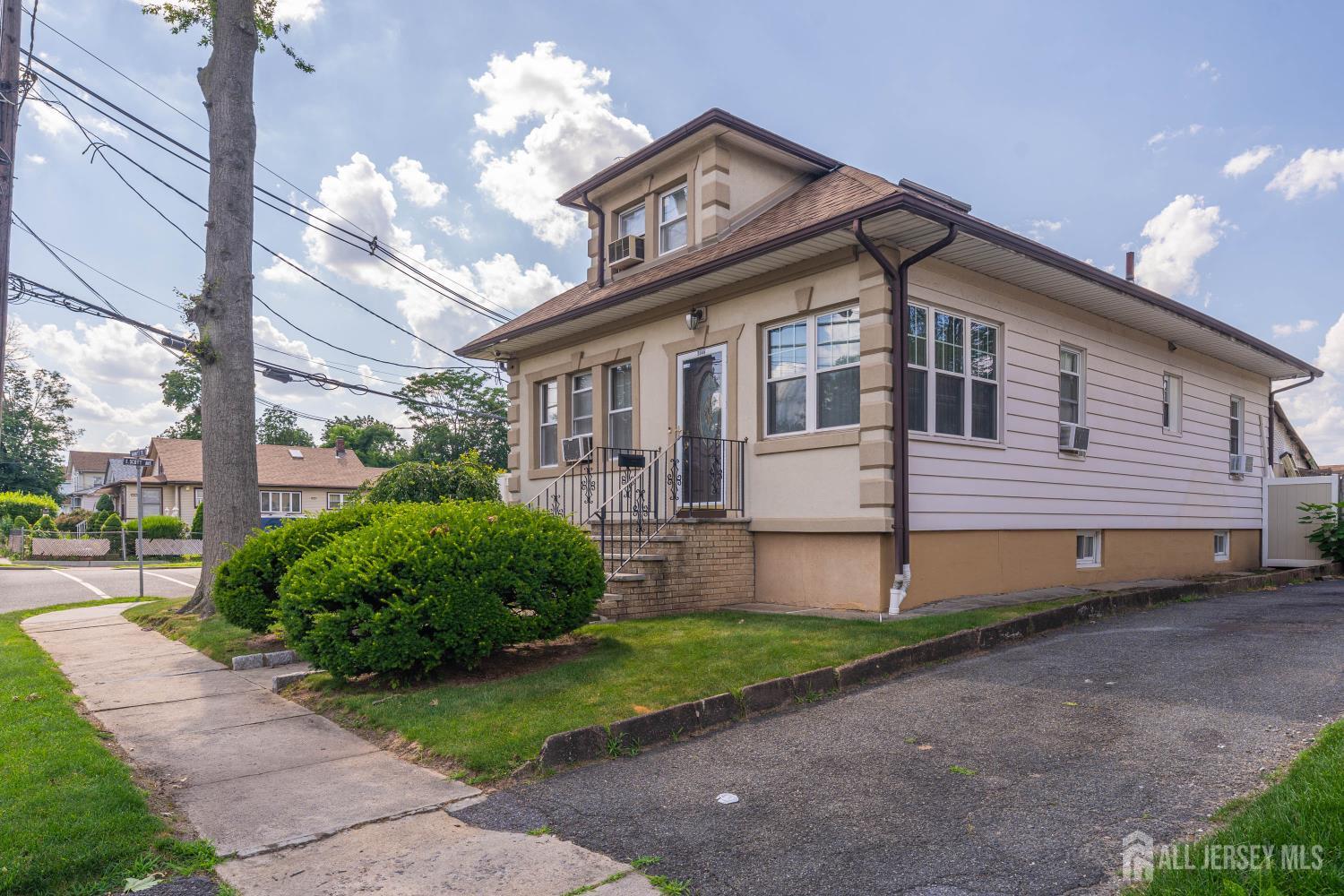 2046 Barnett Street