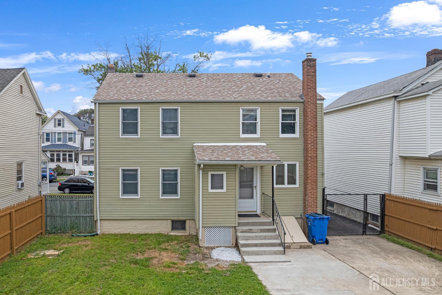 223 Henry Street