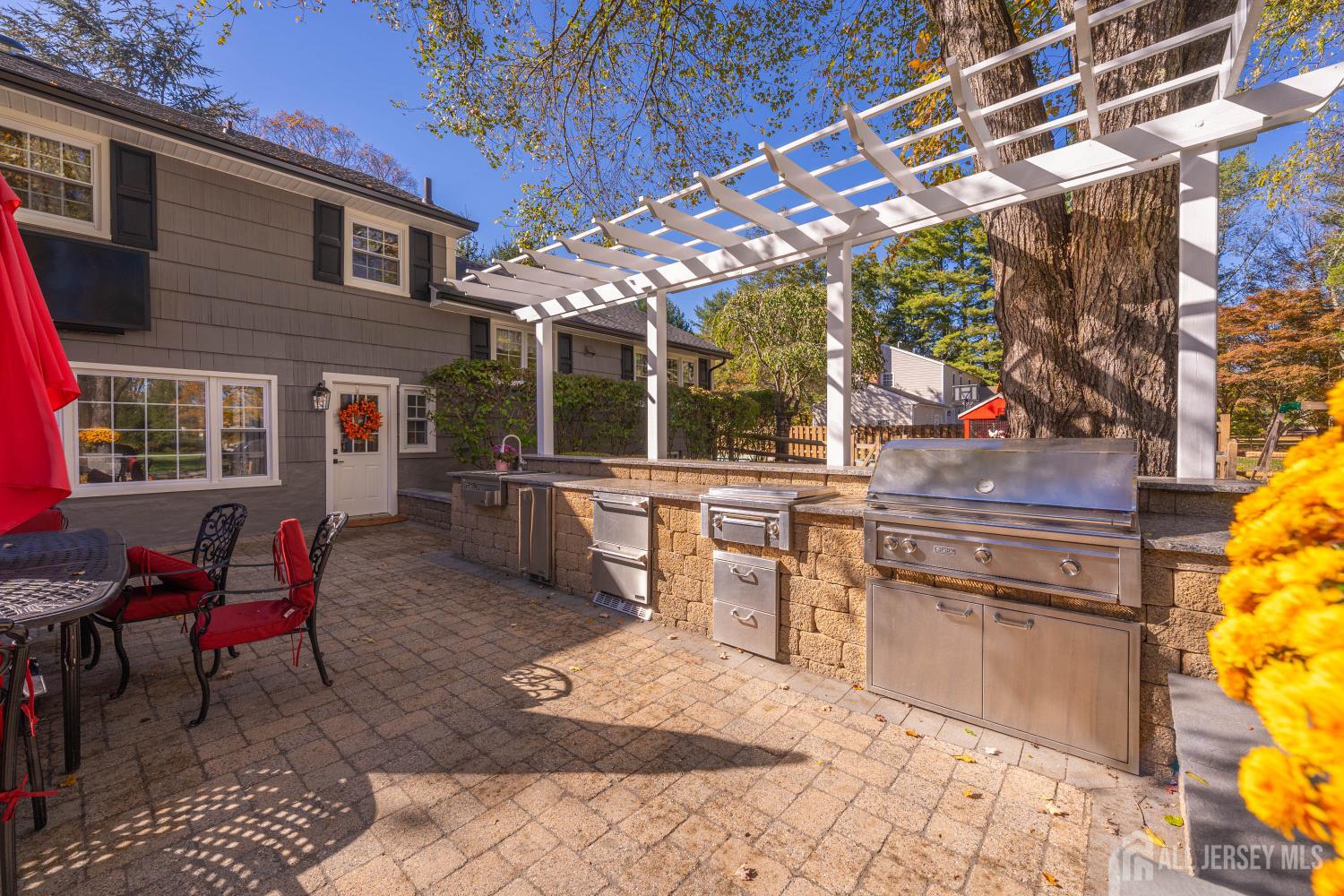374 S Maple Avenue S, Bernards