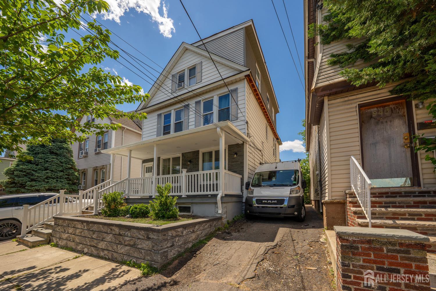 946 Emma Street