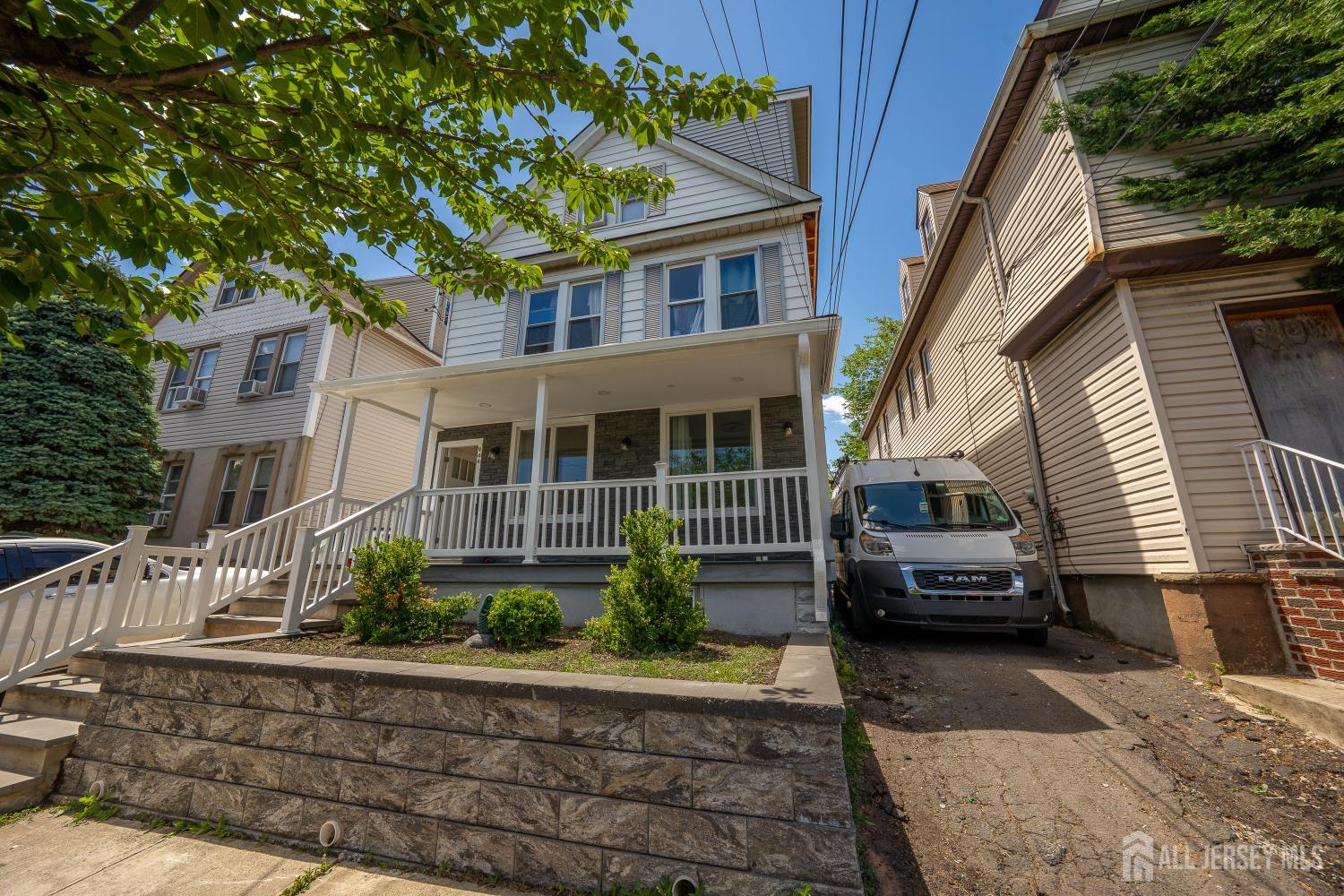 946 Emma Street