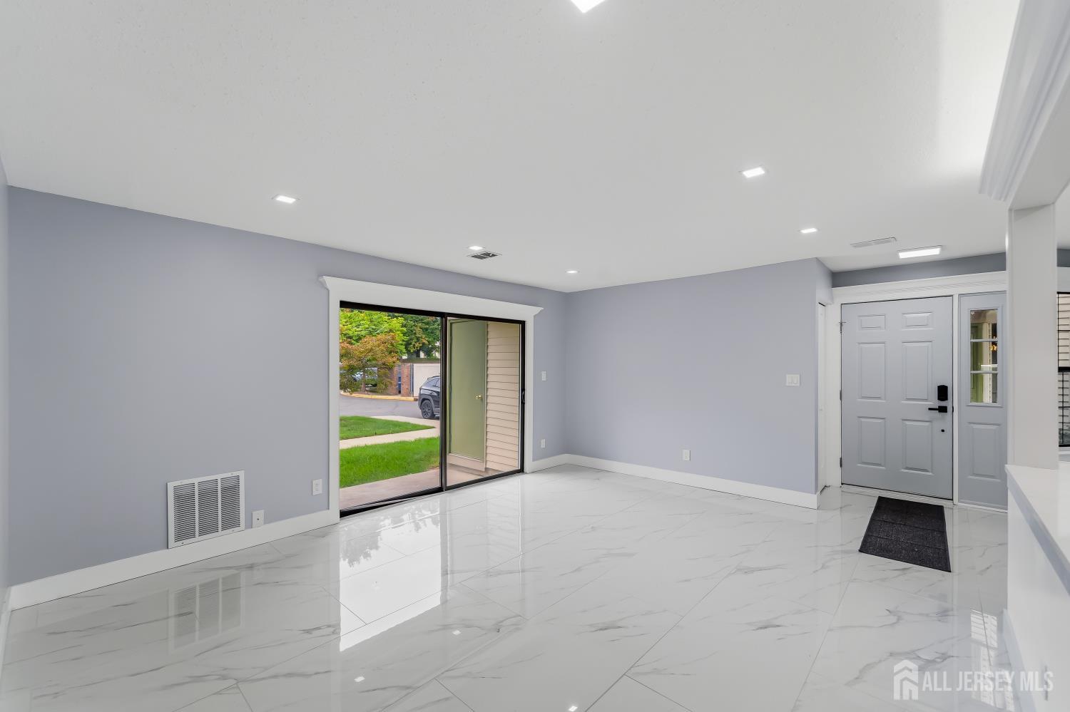 709 Sunshine Court
