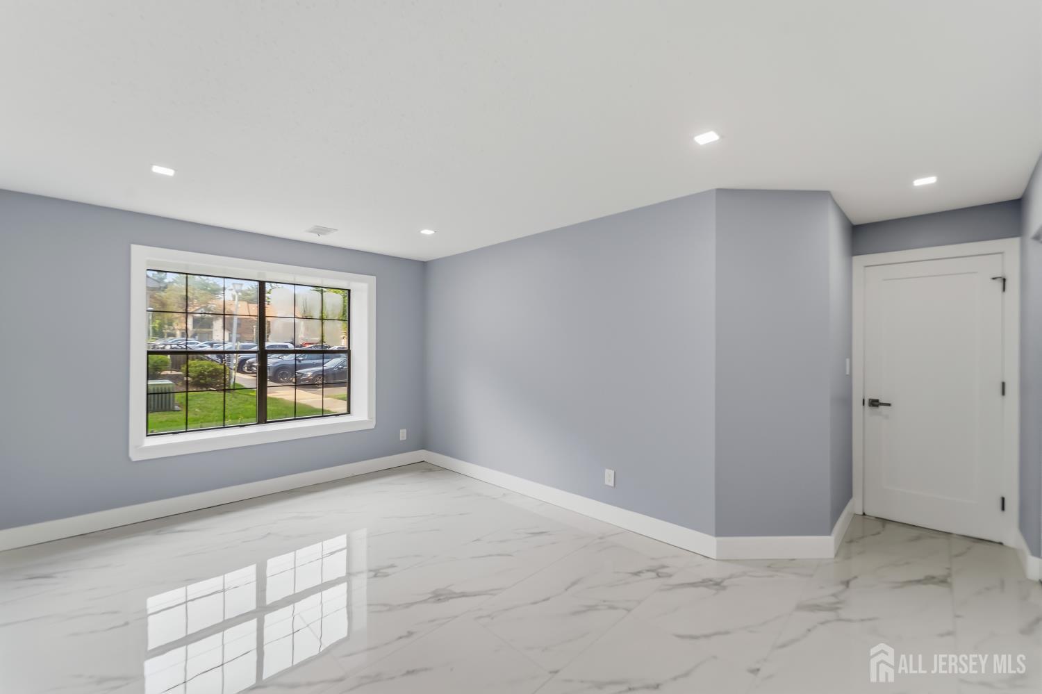 709 Sunshine Court
