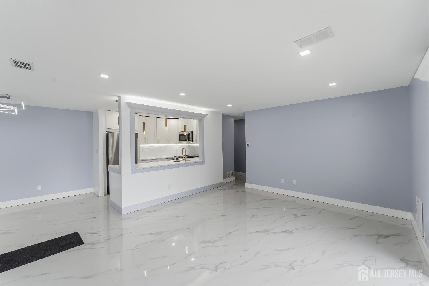 709 Sunshine Court