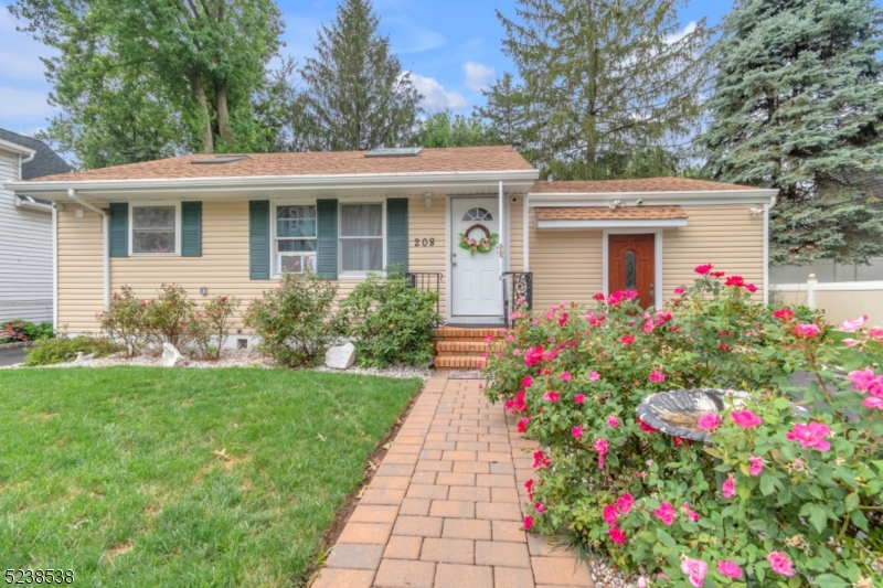 208 Oak Pl