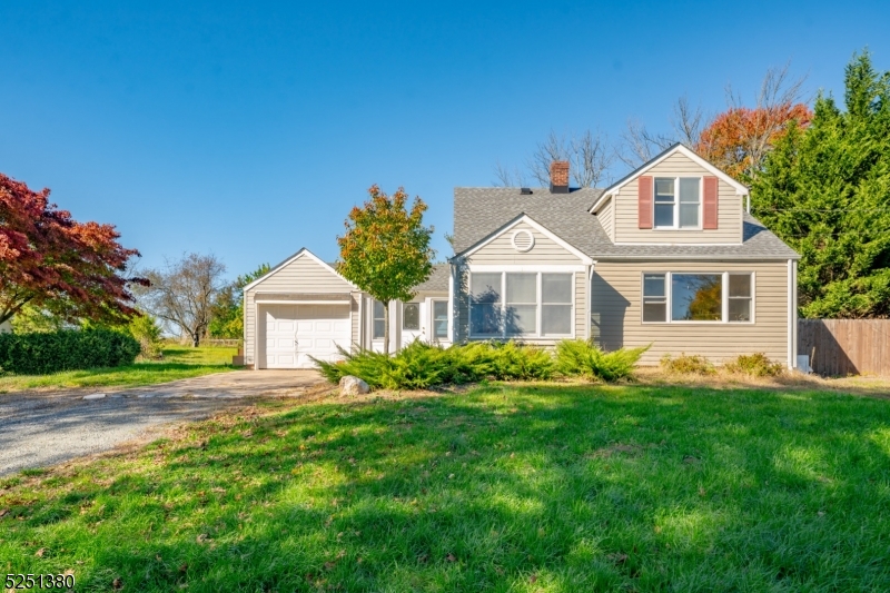 857 Amwell Rd