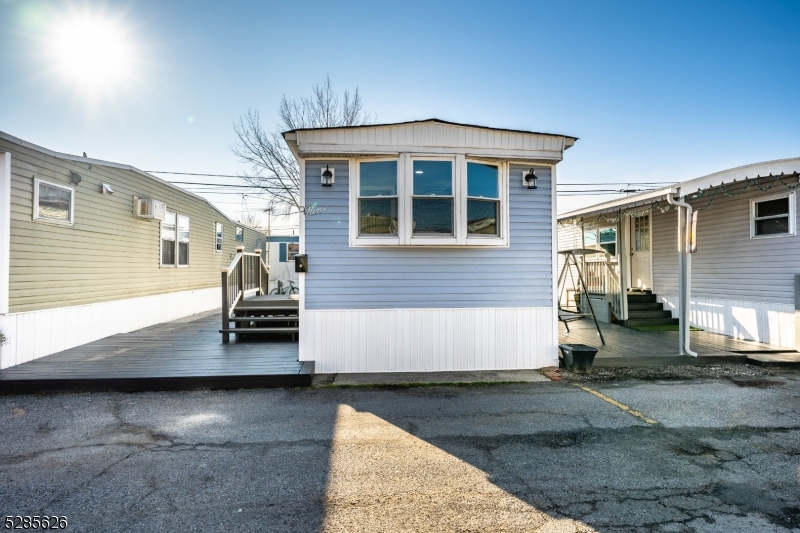 9 Helen Dr