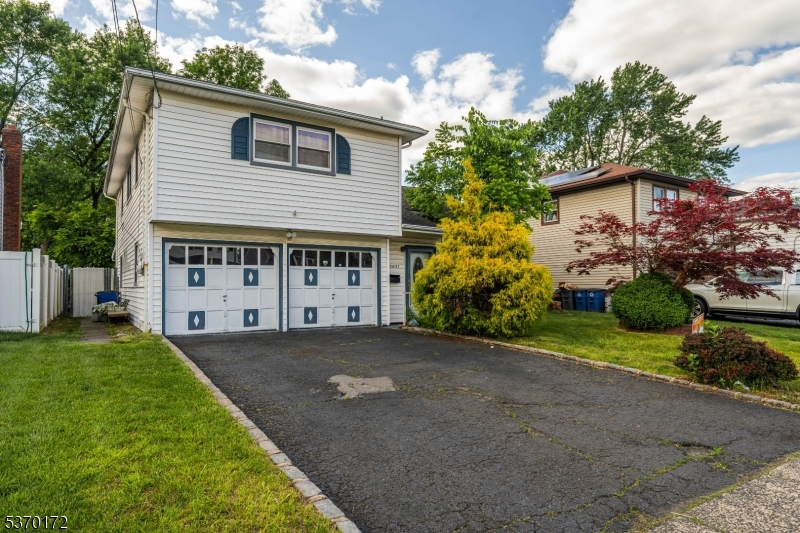 2851 Debra Way