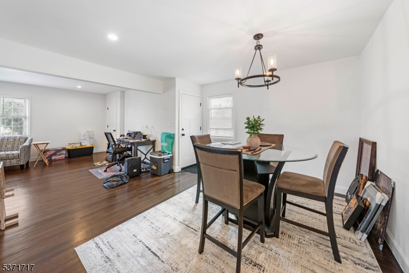 25 Evelyn Ct
