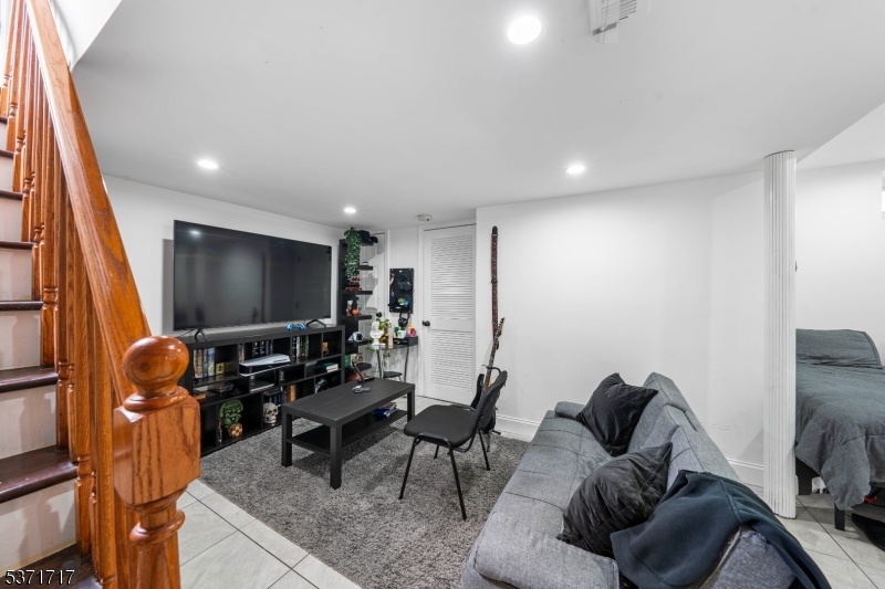 25 Evelyn Ct