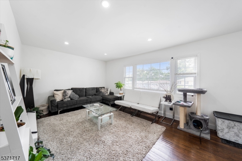 25 Evelyn Ct