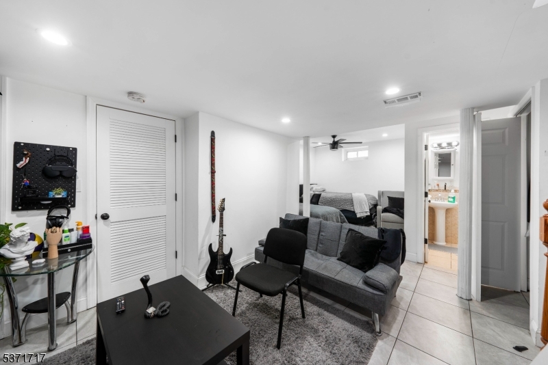 25 Evelyn Ct
